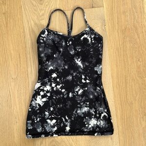 Lululemon Y Flow top in black tie dye